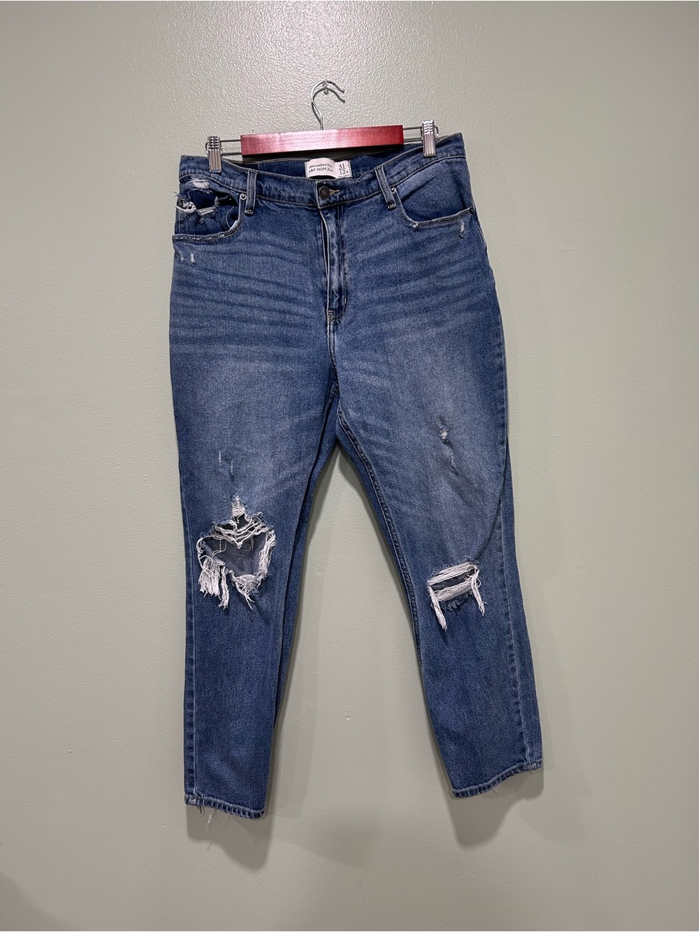 Abercrombie & Fitch - Ripped Mom Jeans